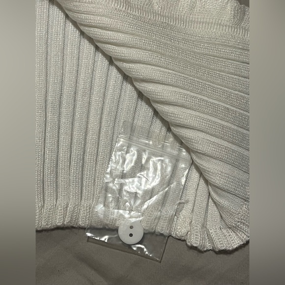 Forever 21 frilly top ☁️🤍 - Picture 5 of 7